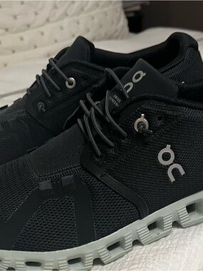 On cloud 5 Running Women's Athletic Sneakers Magnet/surf (black) size 9